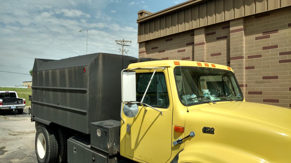 1998 International 4700  Chipper Truck