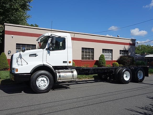 2007 Volvo Vhd104f  Cab Chassis