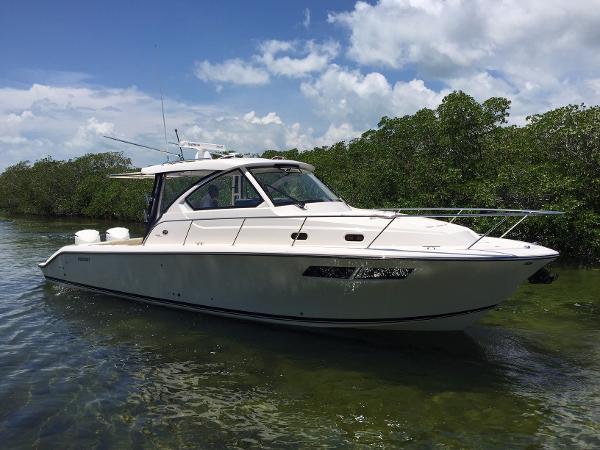 2017 Pursuit OS 355 Offshore