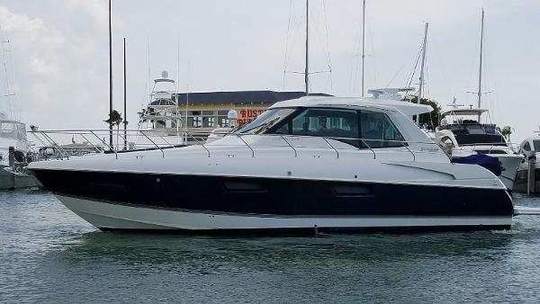 2013 Cruisers Yachts 48 cantius