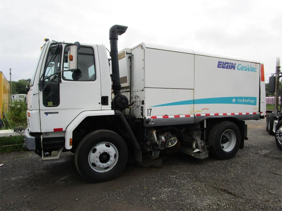 2001 Sterling Sc8000  Sweeper