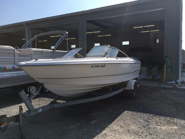 2002 Bayliner 2150 Capri Classic