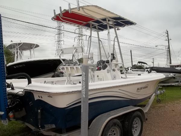 2012 Blue Wave 2200 Pure Bay