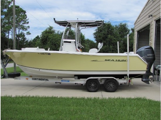 2011 Sea Hunt Triton 225