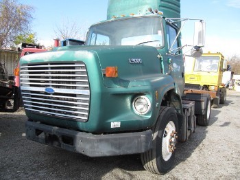 1992 Ford L9000  Tractor