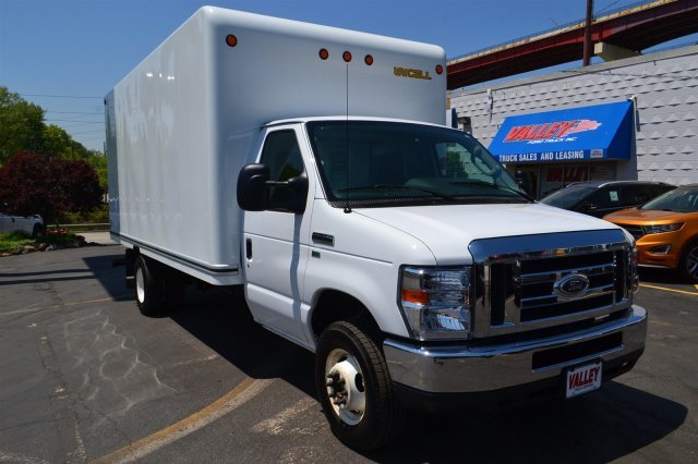 2014 Ford Econoline Commercial Cutaway  Box Truck - Straight Truck