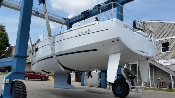 2017 Beneteau Oceanis 35