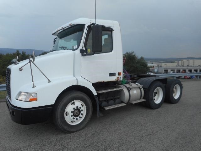 2007 Volvo Vnm420  Conventional - Day Cab