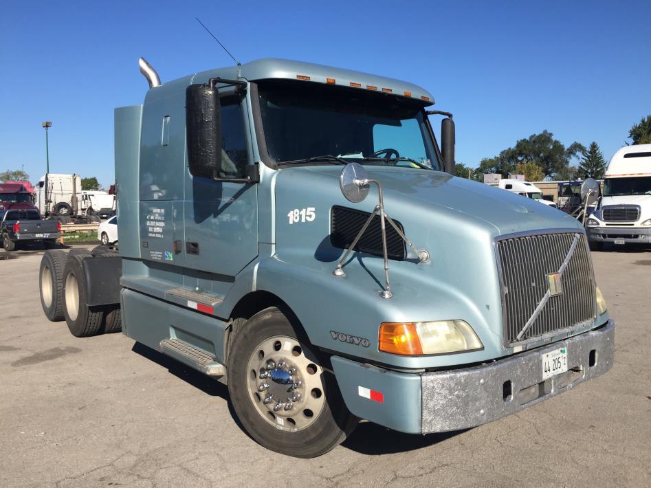 2002 Volvo Vnl  Conventional - Sleeper Truck