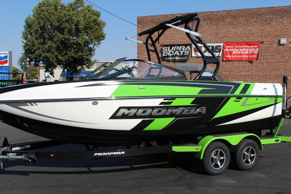 2017 Moomba Craz w/ Auto Flow Surf