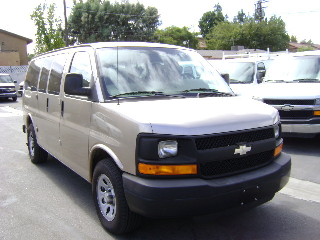 2009 Chevrolet Express 1500  Bus