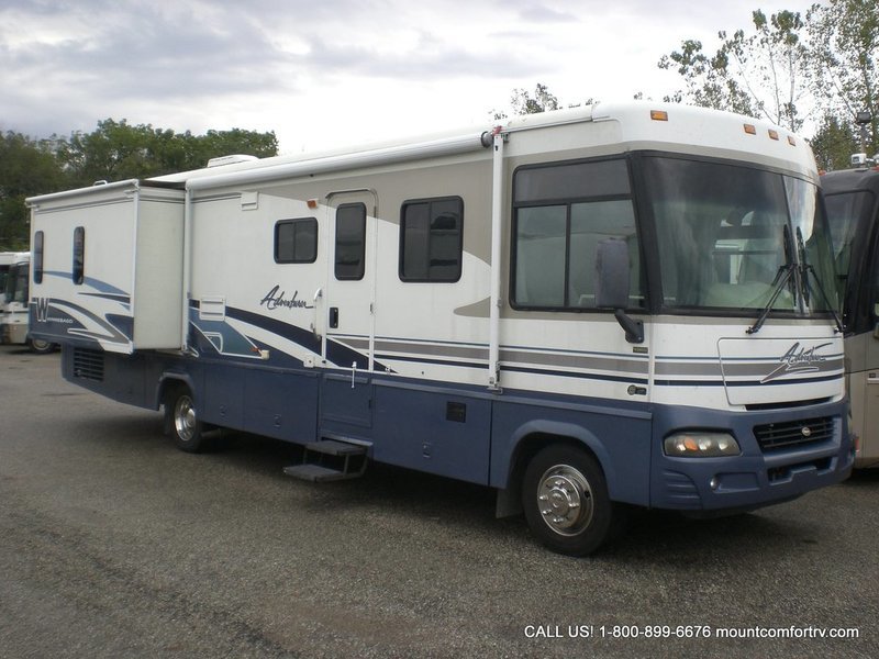 2003 Winnebago Adventurer