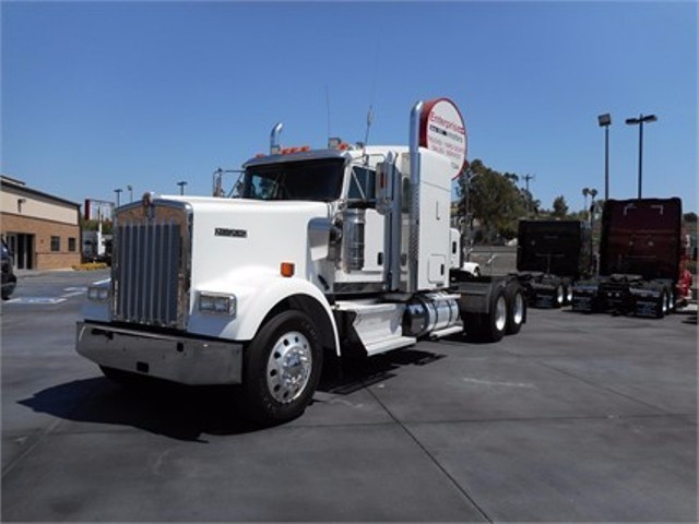 2013 Kenworth W900  Conventional - Sleeper Truck