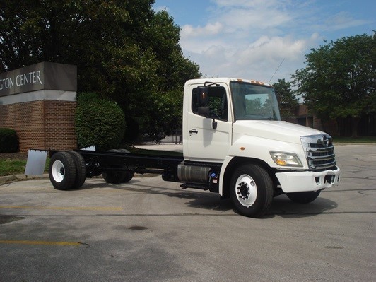 2011 Hino 338  Conventional - Day Cab