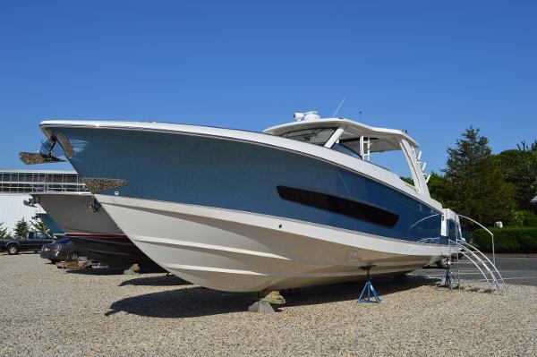 2016 Boston Whaler 420 Outrage IN STOCK