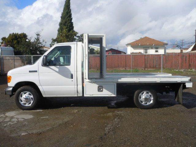 2007 Ford E-250  Flatbed Truck