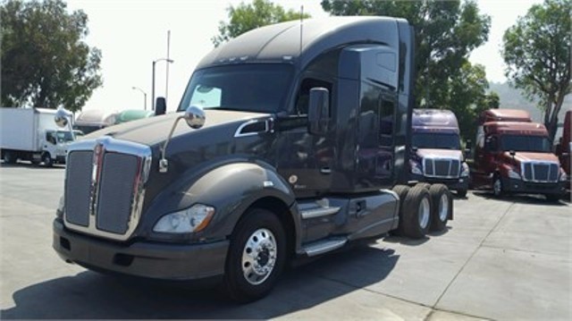 2014 Kenworth T680  Conventional - Sleeper Truck