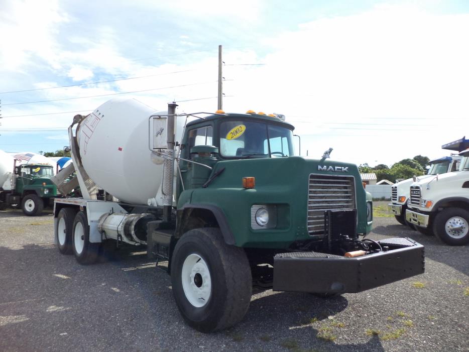 2002 Mack Dm690sx  Mixer Truck