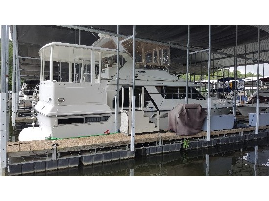 1993 Carver 440 Aft Cabin