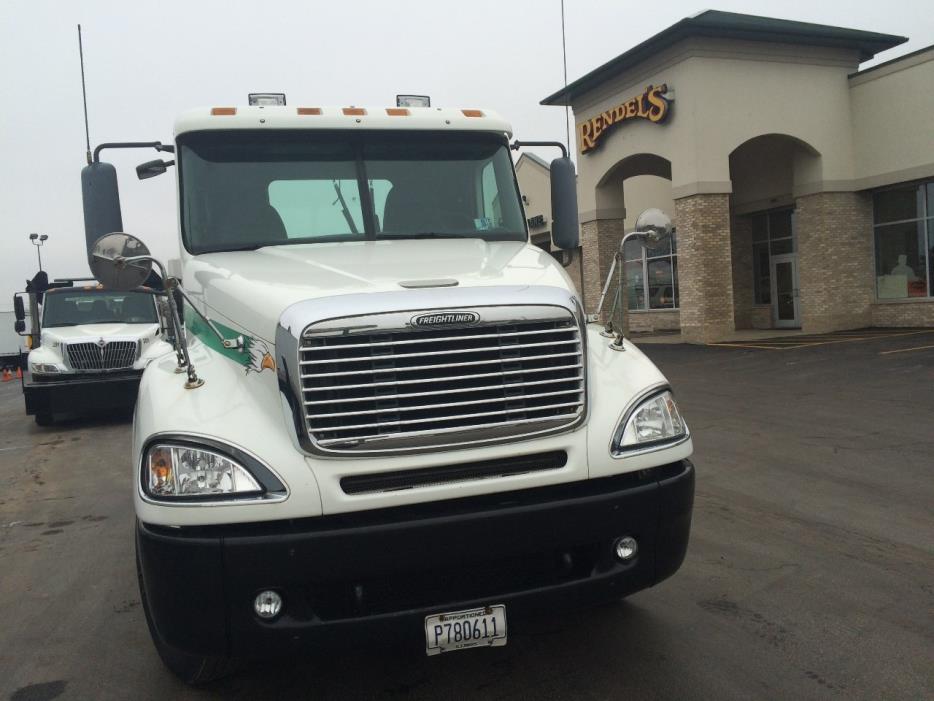 2004 Freightliner Columbia  Conventional - Day Cab