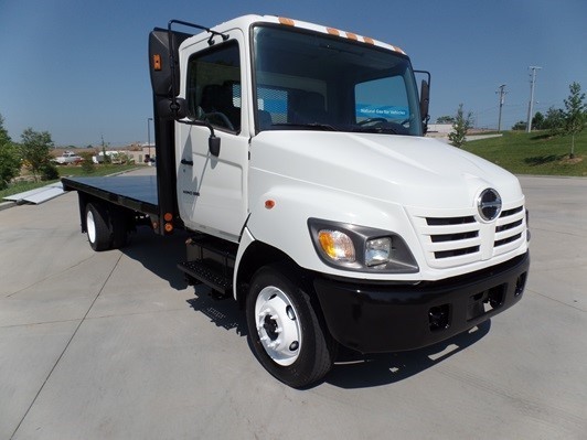 2005 Hino 185  Conventional - Day Cab