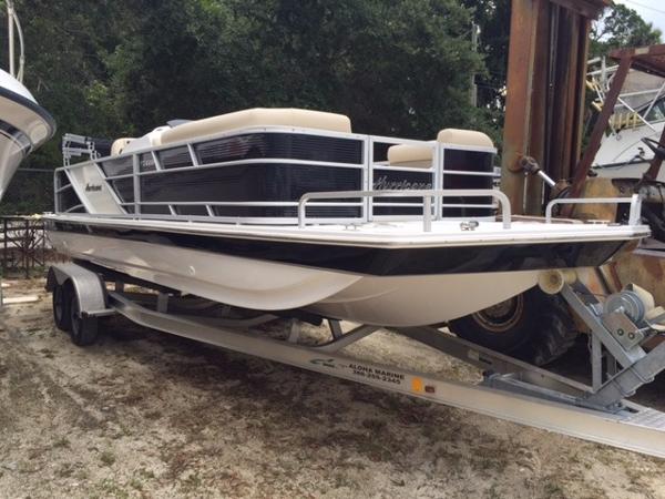 2017 Hurricane FunDeck 226F