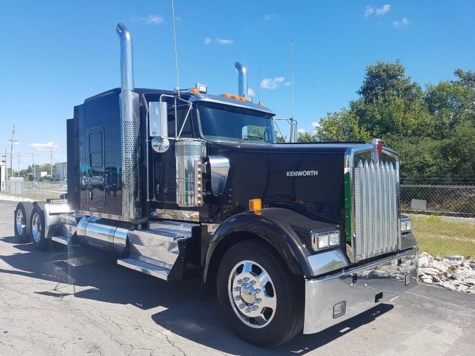 2015 Kenworth W900  Conventional - Sleeper Truck