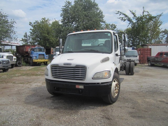 2006 Freightliner Business Class M2 106  Cab Chassis