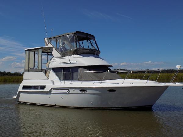 1996 CARVER YACHTS 325  Aft Cabin