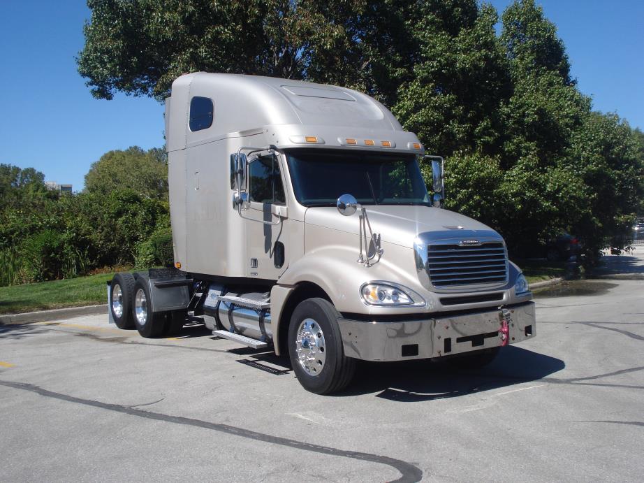 2006 Freightliner Fcl12064st  Conventional - Sleeper Truck