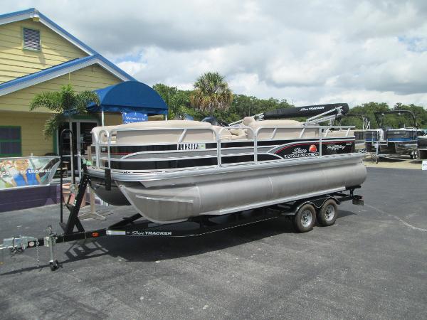 2015 Sun Tracker Party Barge 22 XP3