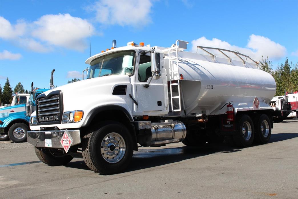 2007 Mack Granite Gu713  Fuel Truck - Lube Truck