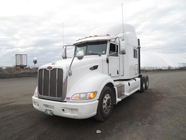 2013 Peterbilt 386  Conventional - Sleeper Truck