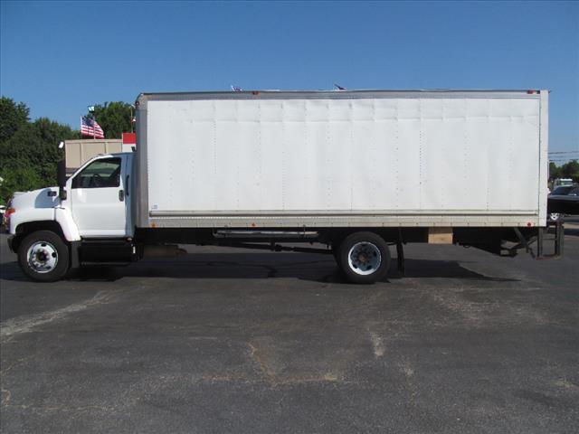 2006 Chevrolet C6500  Box Truck - Straight Truck