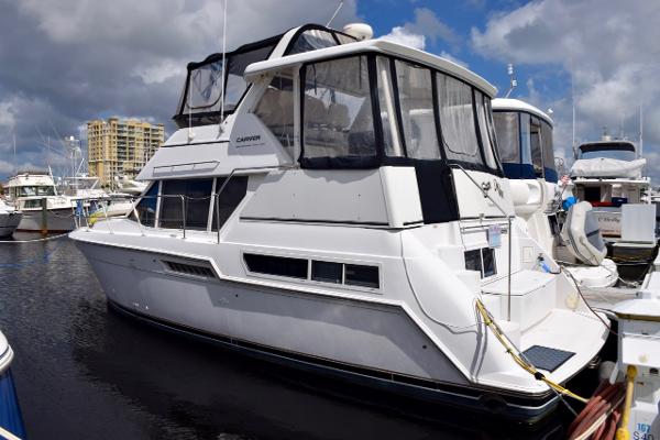 1997 Carver 355 Motor Yacht