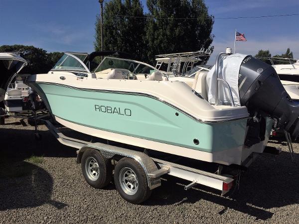 2016 Robalo R207 Dual Console