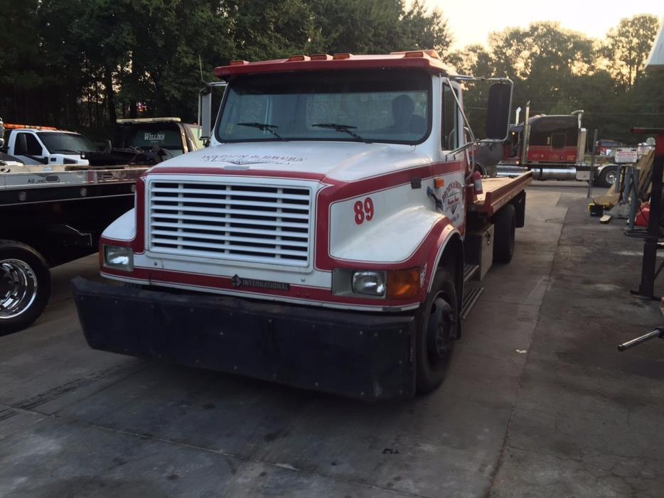 2000 International 4400  Rollback Tow Truck