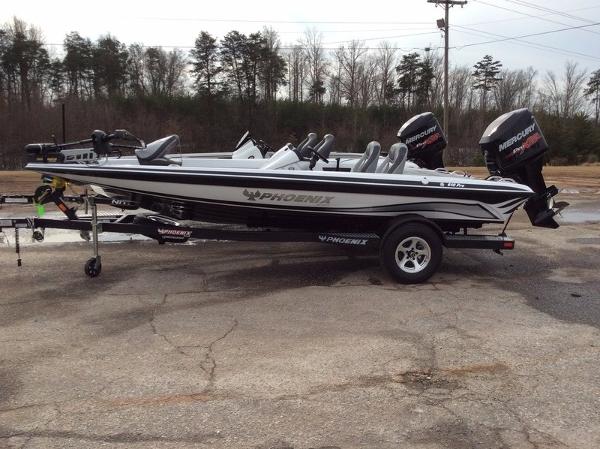 2016 Phoenix Bass Boats 618 Pro