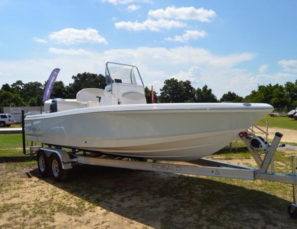 2017 Robalo 226 Cayman Bay Boat