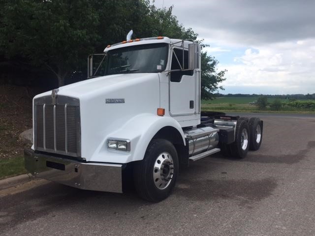 1998 Kenworth T800  Conventional - Day Cab