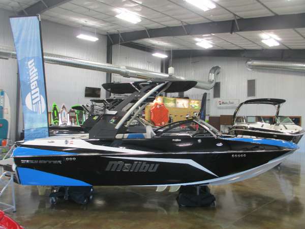 2017 Malibu Wakesetter 21 VLX