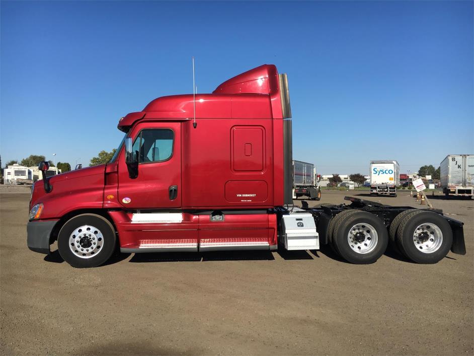 2013 Freightliner Cascadia  Conventional - Sleeper Truck