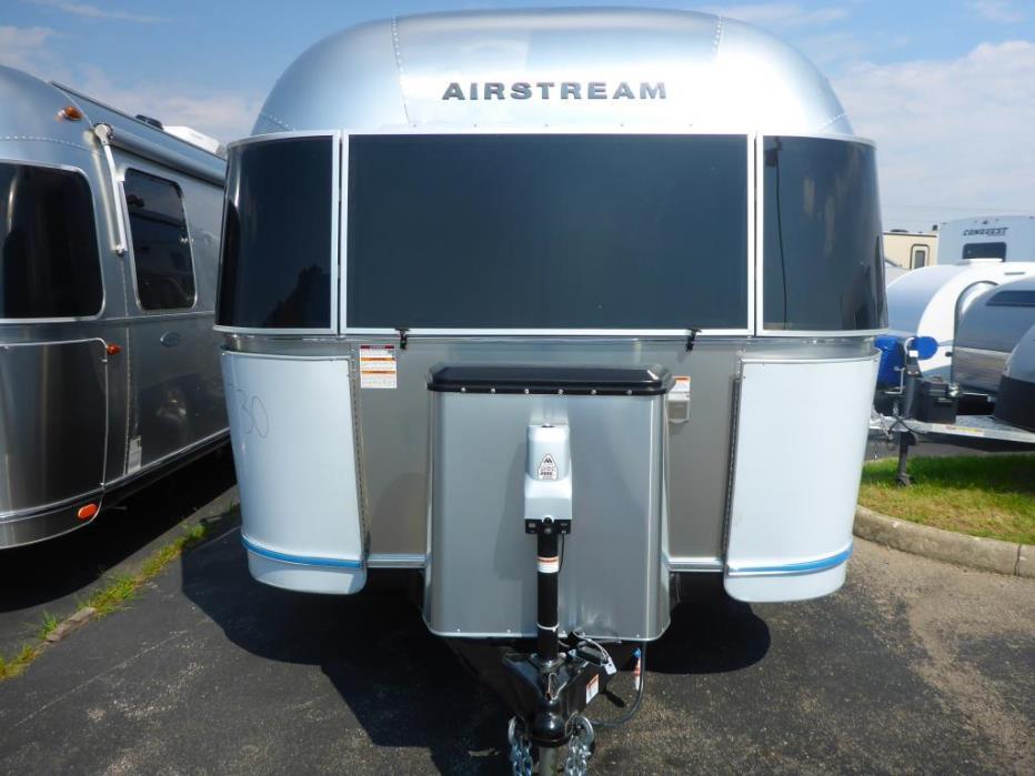 2017 Airstream Flying Cloud FC25BWBFB QUEEN FRONT