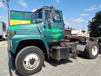 1987 Ford L9000  Conventional - Day Cab