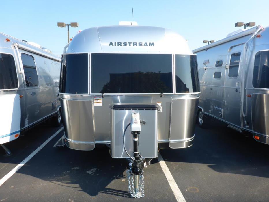 2017 Airstream Flying Cloud FC 28AWBFC TWIN REAR PANO