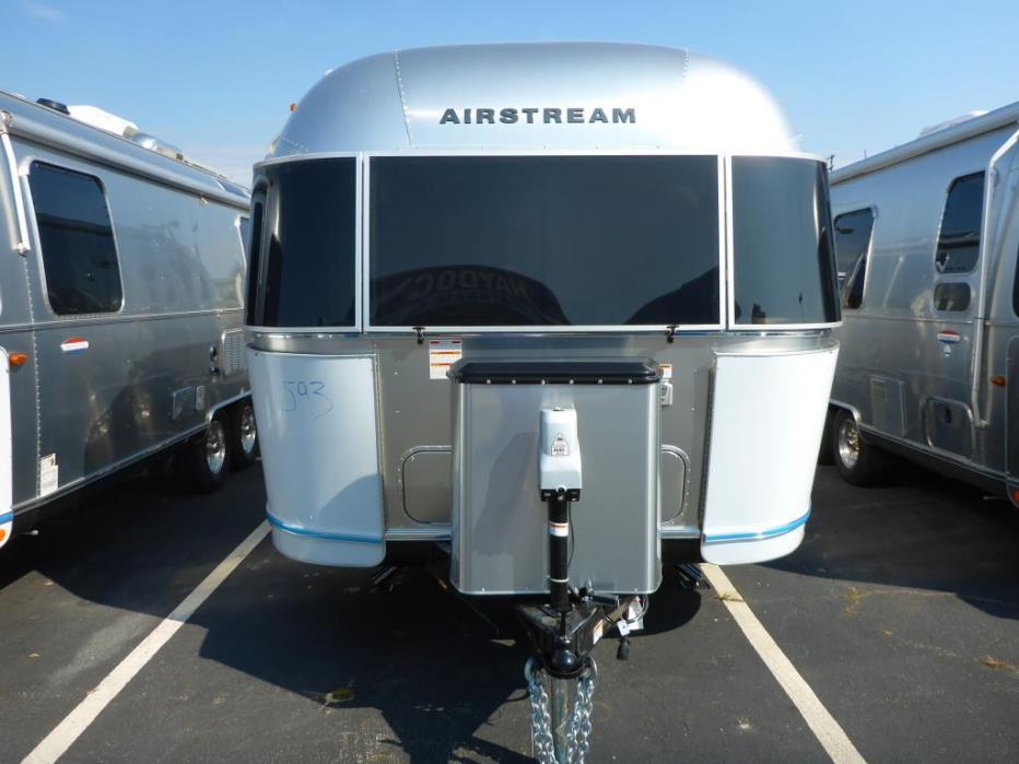 2017 Airstream Flying Cloud FC 27AWBFB TWIN FRONT