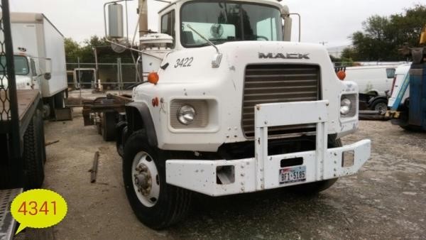 1999 Mack Dm690s  Cab Chassis