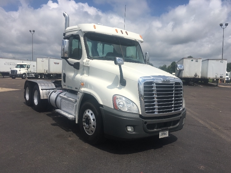 2012 Freightliner Cascadia 125  Conventional - Day Cab