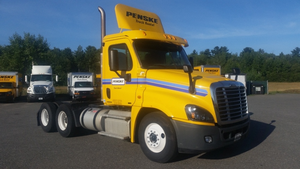 2012 Freightliner Cascadia  Conventional - Day Cab