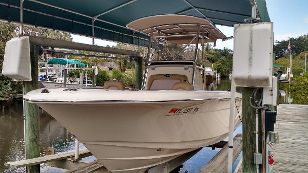 2013 Scout Boats 225 XSF